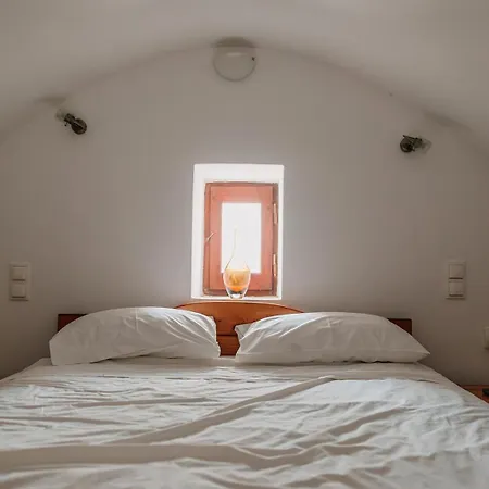 فيلة Santorini In Megalochori ميغالوخوري