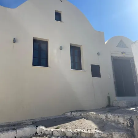 Santorini In Megalochori ميغالوخوري