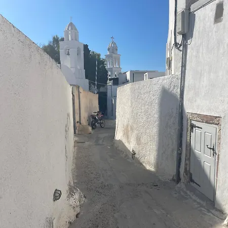 فيلة Santorini In Megalochori ميغالوخوري